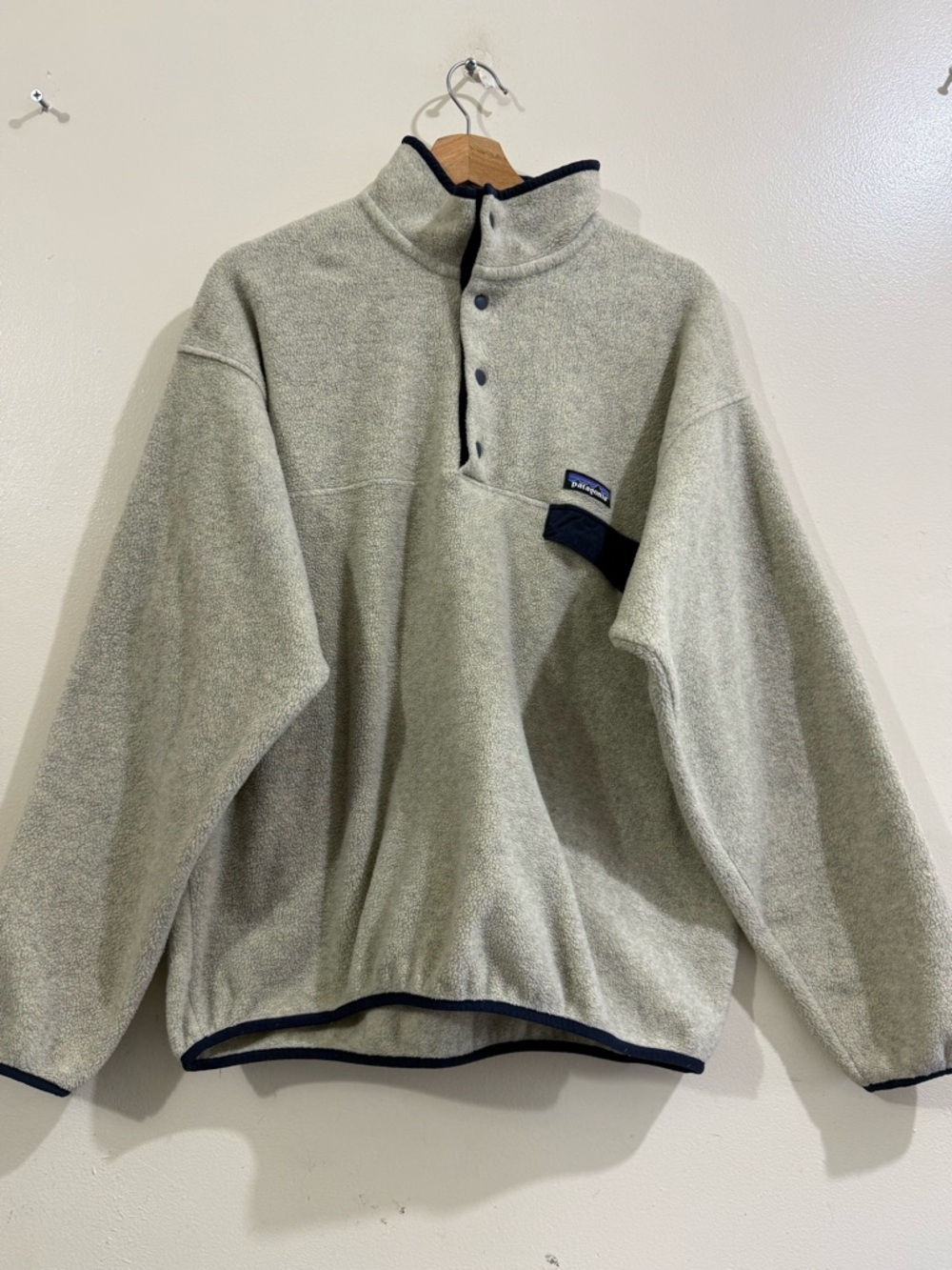 Patagonia Men's Light Gray Fleece Snap-Front Pullover with Navy Trim
